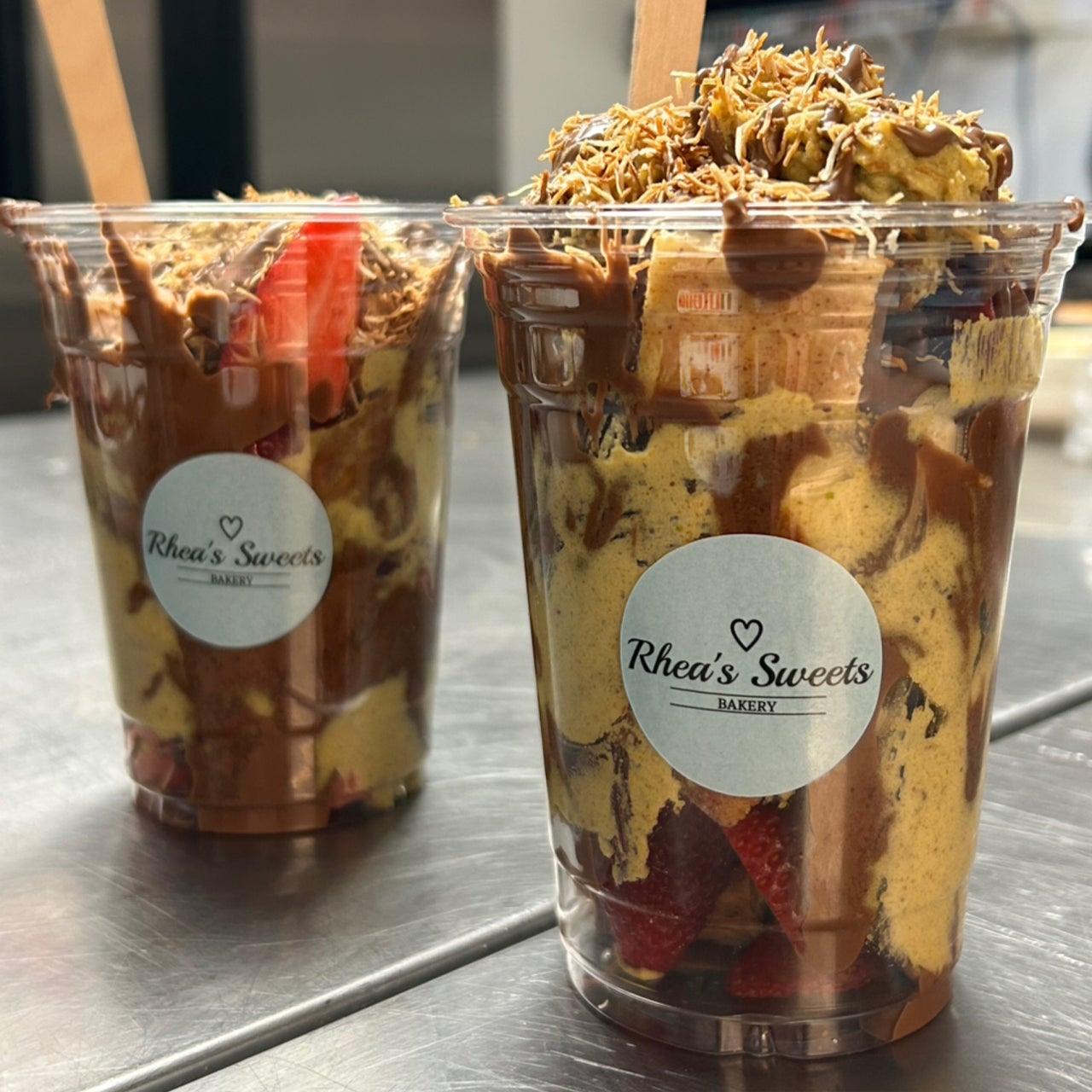 Pistachio bites with crushed nuts